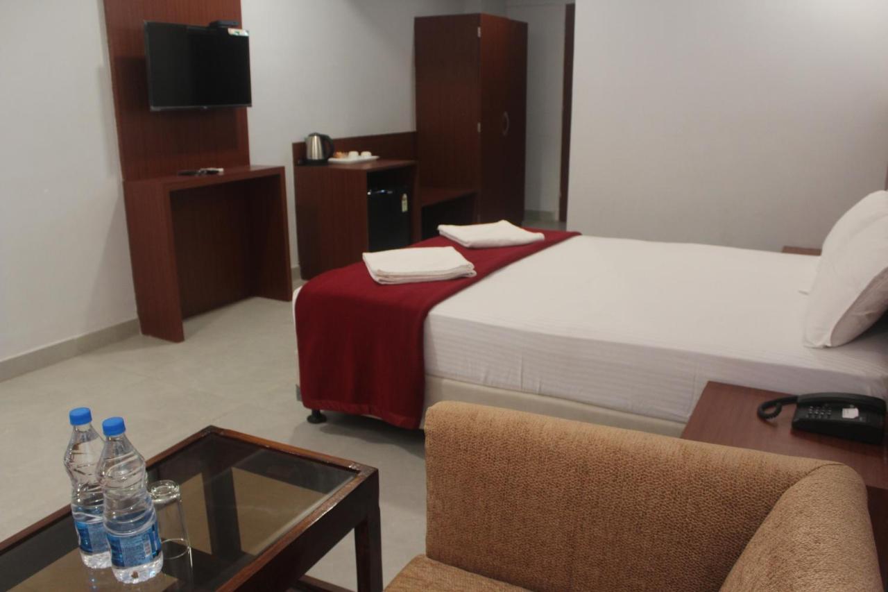 Hotel Janaki Pride Пурі Екстер'єр фото